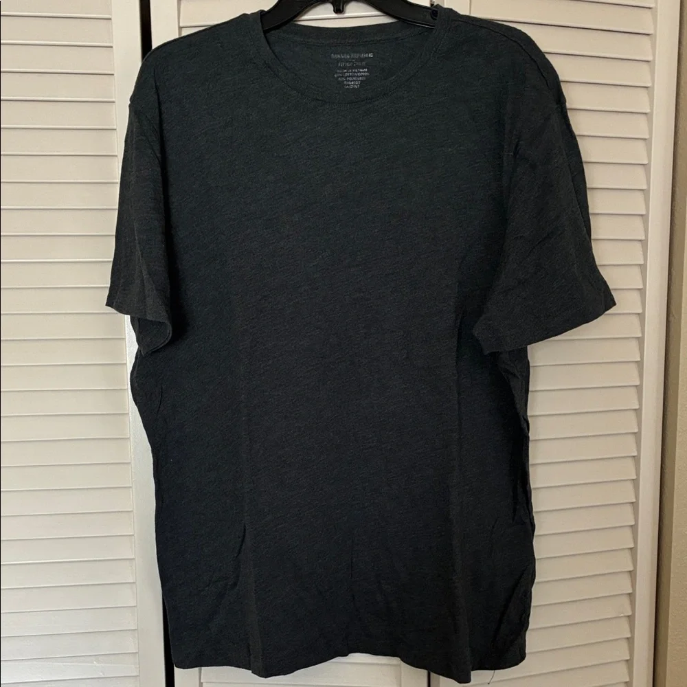 Banana Republic Men’s Charcoal Short Sleeve fitted Tee (XL)